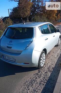 Хэтчбек Nissan Leaf 2013 в Вараше