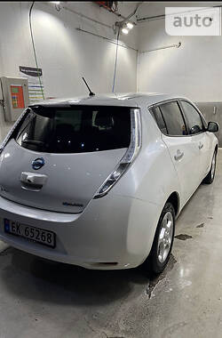 Хэтчбек Nissan Leaf 2015 в Львове