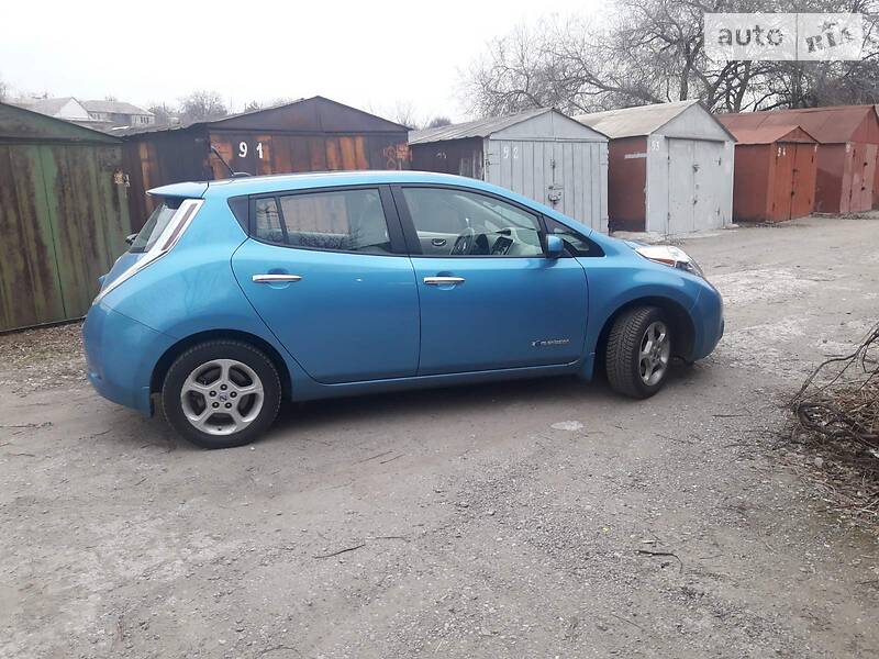 Хэтчбек Nissan Leaf 2014 в Запорожье