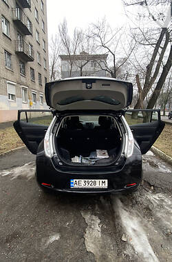 Хэтчбек Nissan Leaf 2015 в Днепре