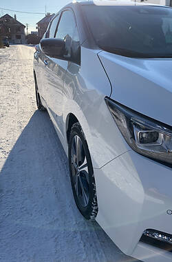 Хэтчбек Nissan Leaf 2021 в Ужгороде