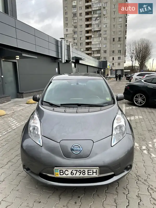 Хэтчбек Nissan Leaf 2015 в 