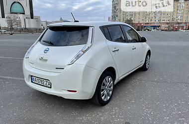 Хетчбек Nissan Leaf 2015 в Києві