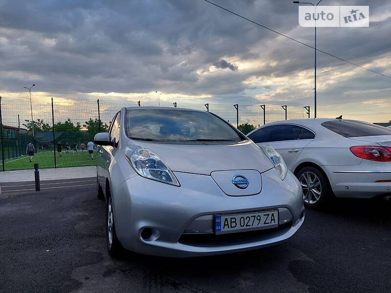 Хэтчбек Nissan Leaf 2011 в Виннице