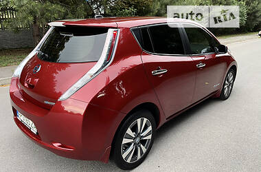 Хэтчбек Nissan Leaf 2013 в Днепре