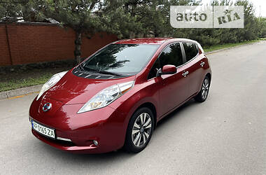 Хэтчбек Nissan Leaf 2013 в Днепре