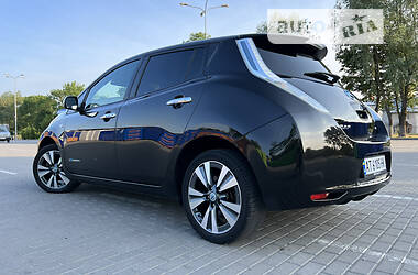 Хетчбек Nissan Leaf 2014 в 