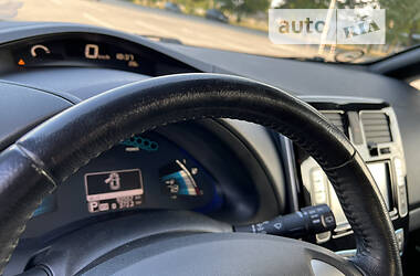 Хетчбек Nissan Leaf 2014 в 