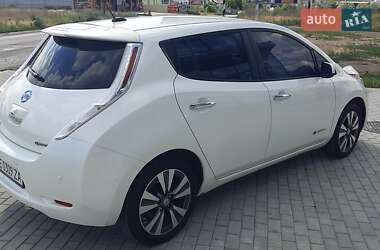 Хэтчбек Nissan Leaf 2014 в 