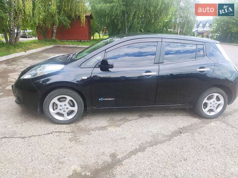 Хэтчбек Nissan Leaf 2012 в Самборе