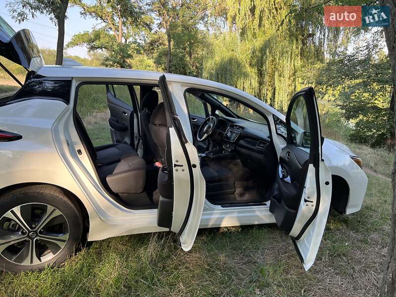 Хэтчбек Nissan Leaf 2018 в Кривом Роге