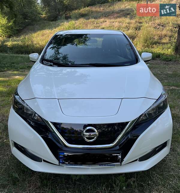 Хэтчбек Nissan Leaf 2018 в Кривом Роге