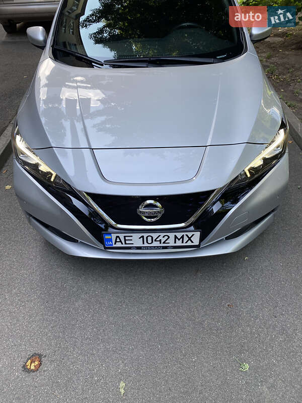 Хэтчбек Nissan Leaf 2018 в Днепре