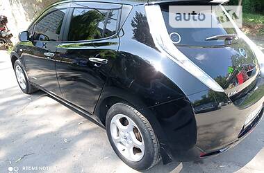 Хэтчбек Nissan Leaf 2013 в 