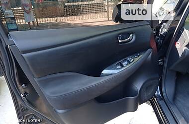 Хэтчбек Nissan Leaf 2013 в 