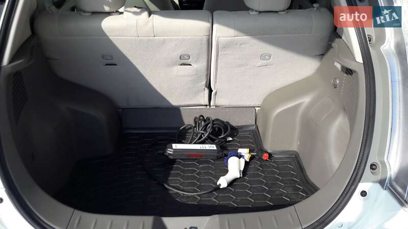 Хэтчбек Nissan Leaf 2014 в Днепре