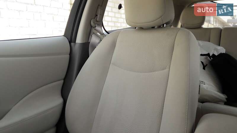 Хэтчбек Nissan Leaf 2014 в Днепре