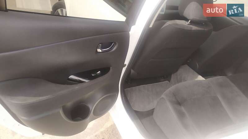 Хэтчбек Nissan Leaf 2012 в Одессе
