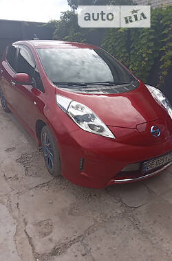 Хэтчбек Nissan Leaf 2014 в 