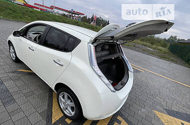 Хэтчбек Nissan Leaf 2012 в Стрые