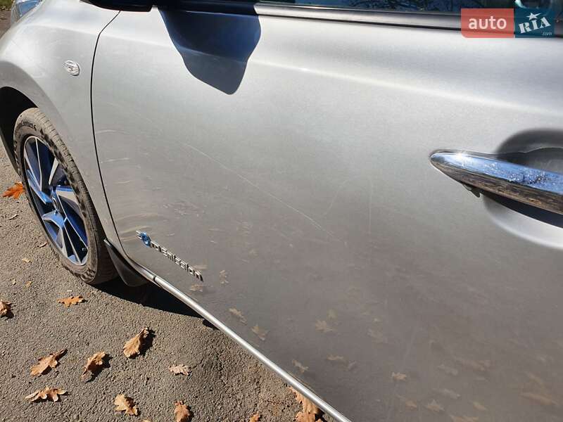 Хетчбек Nissan Leaf 2016 в Києві