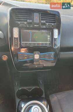 Хэтчбек Nissan Leaf 2016 в 