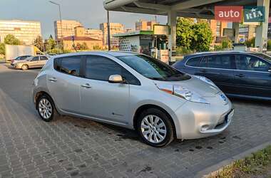Хэтчбек Nissan Leaf 2013 в 