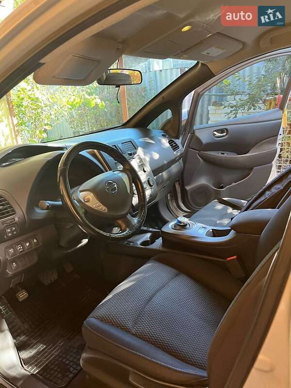 Хетчбек Nissan Leaf 2013 в Дніпрі фото 6 Хетчбек Nissan Leaf 2013 в Дніпрі