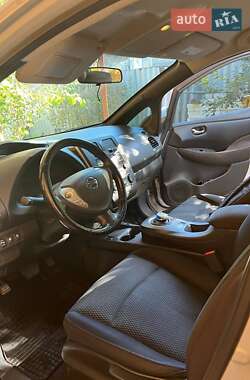 Хэтчбек Nissan Leaf 2013 в 