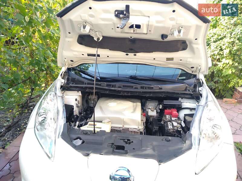 Хэтчбек Nissan Leaf 2017 в Павлограде фото 13 Хэтчбек Nissan Leaf 2017 в Павлограде