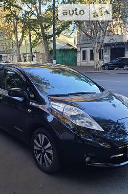 Хэтчбек Nissan Leaf 2014 в 