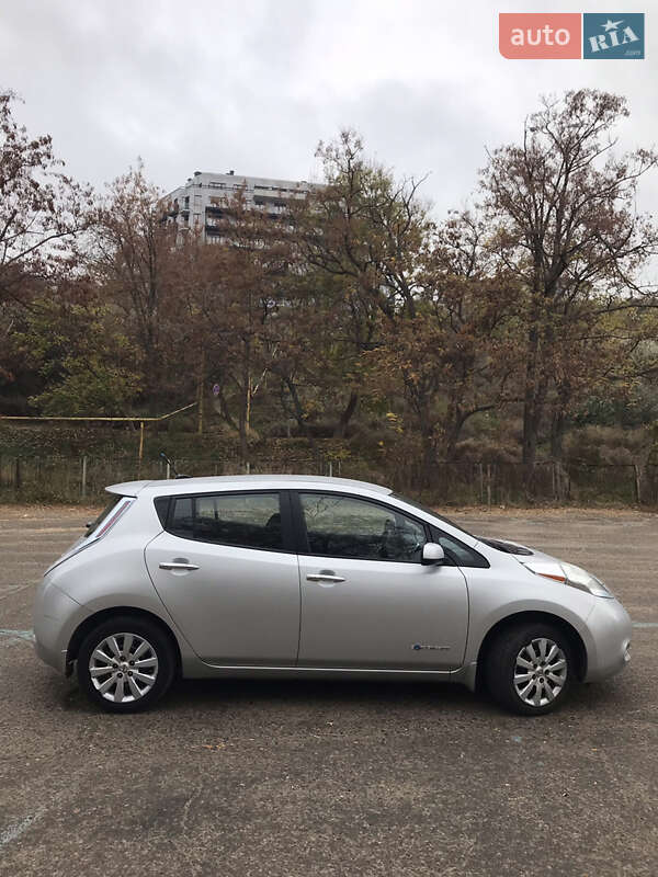 Хэтчбек Nissan Leaf 2013 в Измаиле