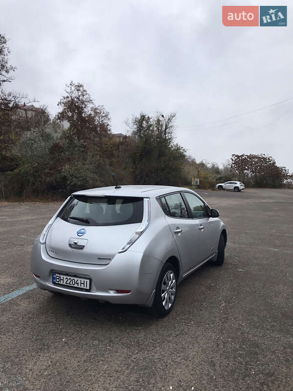 Хэтчбек Nissan Leaf 2013 в Измаиле