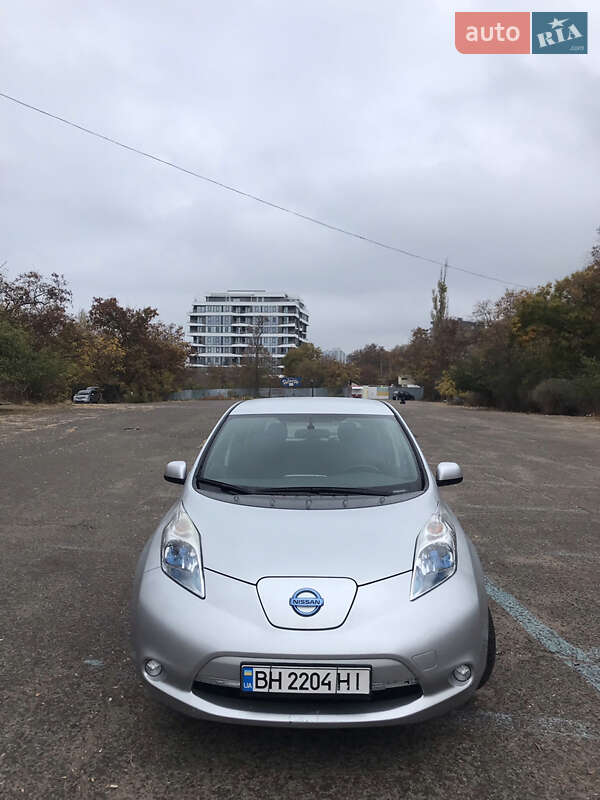 Хэтчбек Nissan Leaf 2013 в Измаиле