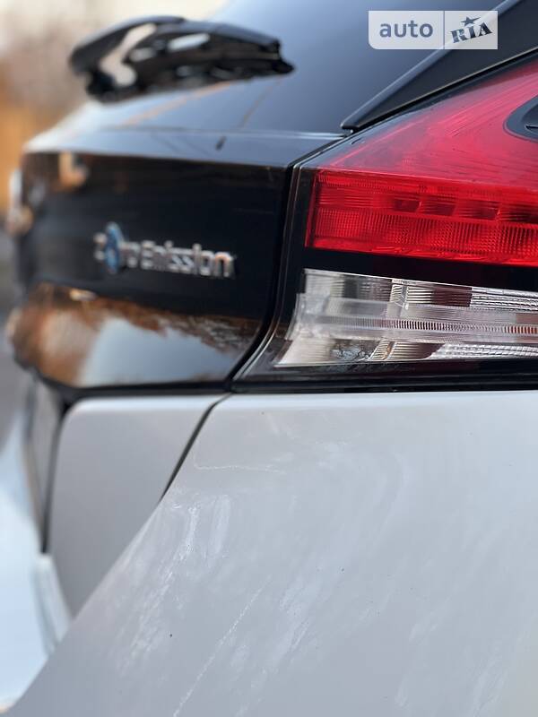 Хэтчбек Nissan Leaf 2018 в Тернополе