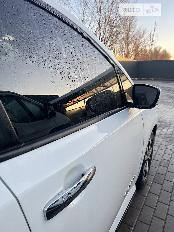 Хэтчбек Nissan Leaf 2018 в Тернополе