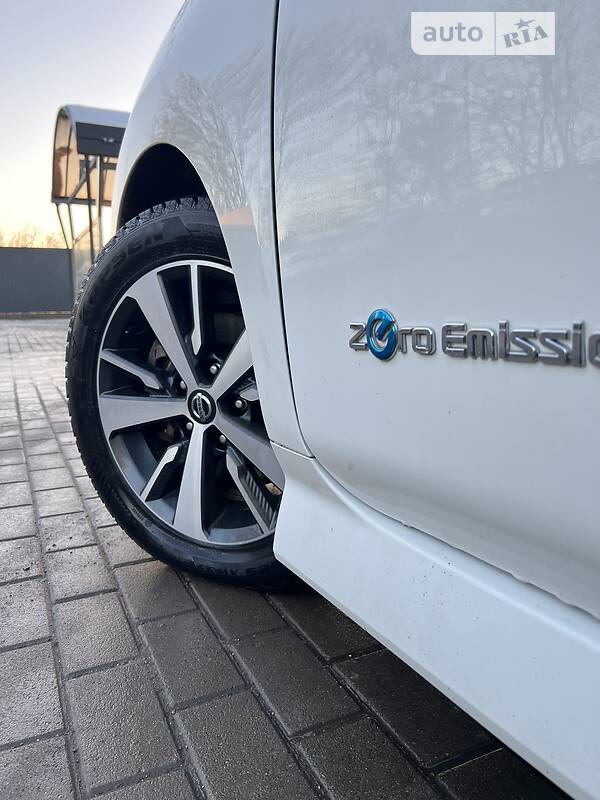 Хэтчбек Nissan Leaf 2018 в Тернополе