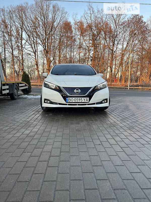 Хэтчбек Nissan Leaf 2018 в Тернополе