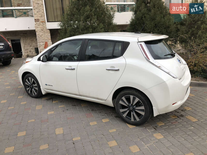 Хэтчбек Nissan Leaf 2015 в Одессе