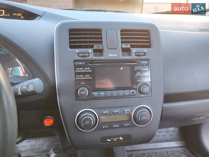 Хетчбек Nissan Leaf 2015 в Чернівцях