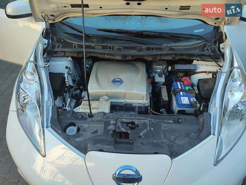 Хетчбек Nissan Leaf 2015 в Чернівцях