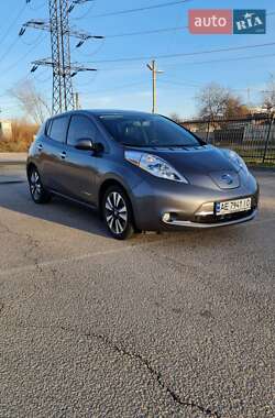 Хетчбек Nissan Leaf 2016 в 