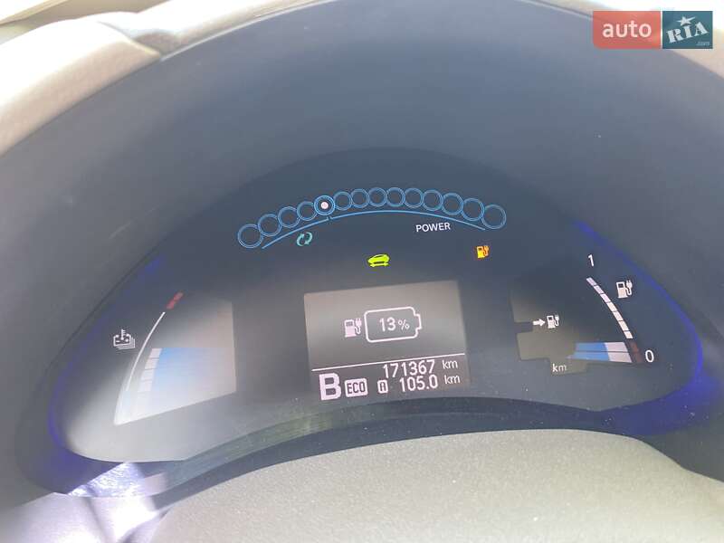 Хэтчбек Nissan Leaf 2013 в Николаеве