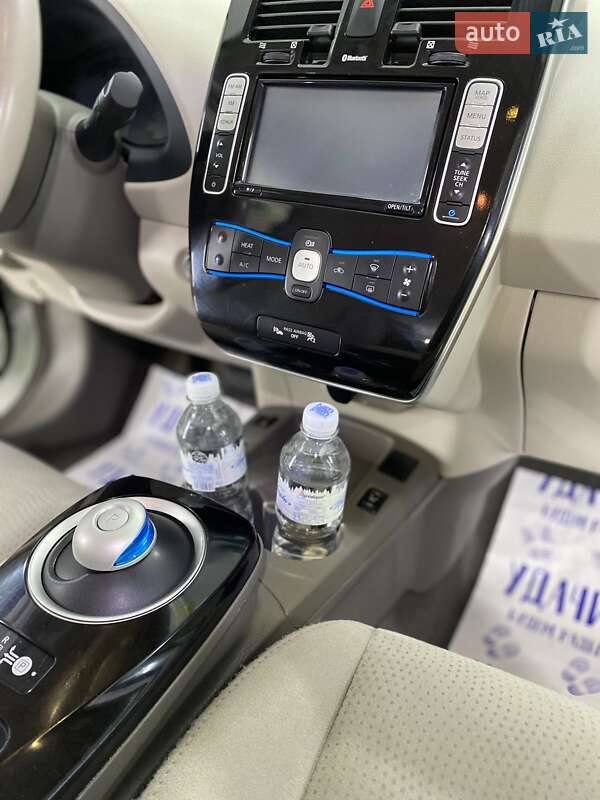 Хэтчбек Nissan Leaf 2013 в Николаеве