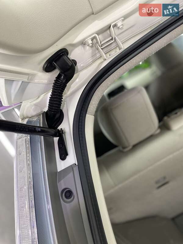 Хэтчбек Nissan Leaf 2013 в Николаеве