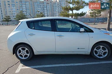 Хэтчбек Nissan Leaf 2013 в Николаеве