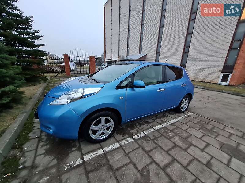 Хэтчбек Nissan Leaf 2011 в Днепре