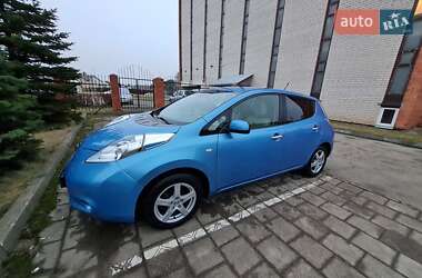 Хэтчбек Nissan Leaf 2011 в 
