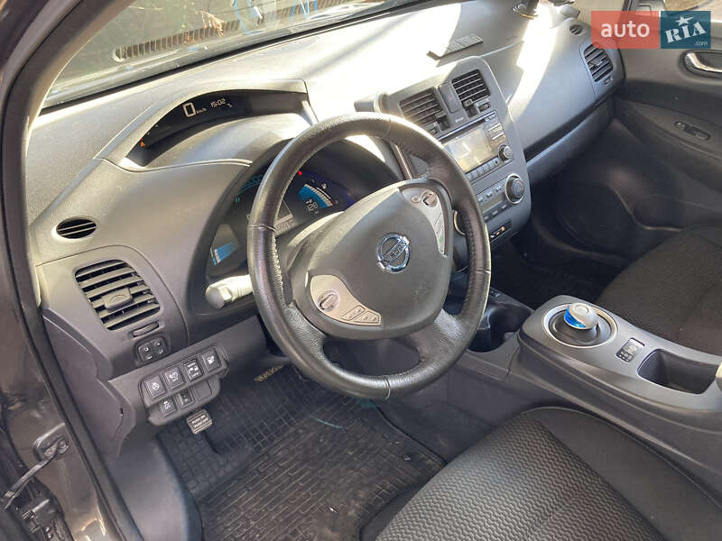 Хэтчбек Nissan Leaf 2015 в Киеве