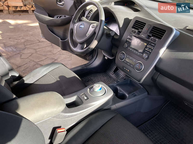 Хэтчбек Nissan Leaf 2015 в Киеве
